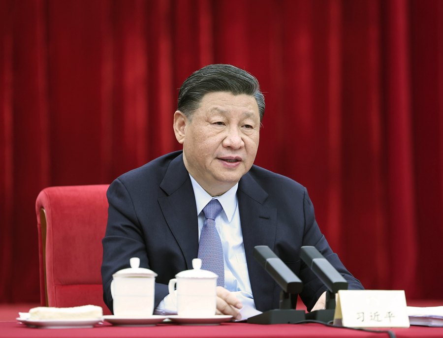 3月6日,中共中央总书记、国家主席、中央军委主席习近平看望参加全国政协十四届一次会议的民建、工商联界委员,并参加联组会,听取意见和建议。
